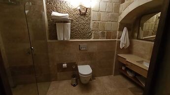 Evanthia Cave Suites