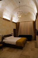 Evanthia Cave Suites