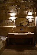 Evanthia Cave Suites