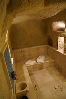 Evanthia Cave Suites