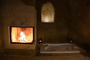 Evanthia Cave Suites