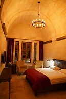 Evanthia Cave Suites