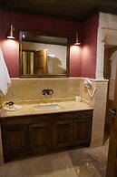 Evanthia Cave Suites