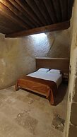 Evanthia Cave Suites