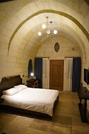 Evanthia Cave Suites