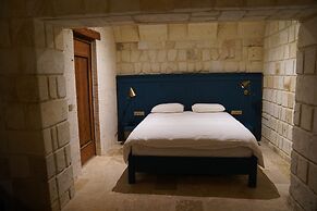 Evanthia Cave Suites