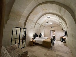 Evanthia Cave Suites