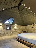 Evanthia Cave Suites