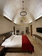 Evanthia Cave Suites