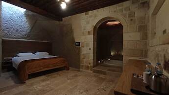 Evanthia Cave Suites