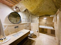 Evanthia Cave Suites