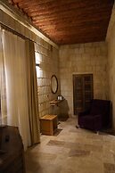 Evanthia Cave Suites