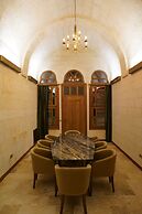 Evanthia Cave Suites