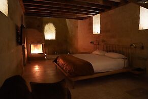 Evanthia Cave Suites