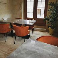 Evanthia Cave Suites