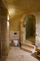 Evanthia Cave Suites