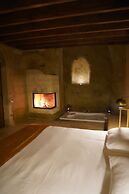 Evanthia Cave Suites