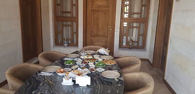 Evanthia Cave Suites