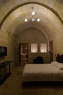 Evanthia Cave Suites