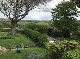 Cozy Camborne Studio Retreat With two Single Beds