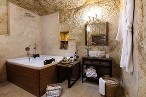 Kayata Cave Suites