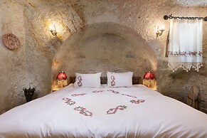 Kayata Cave Suites