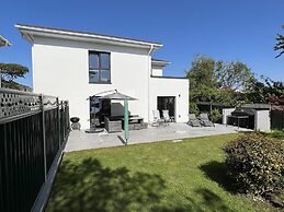Remarkable 4-bed House in St Minver, Rock