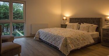 Remarkable 4-bed House in St Minver, Rock