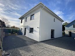 Remarkable 4-bed House in St Minver, Rock