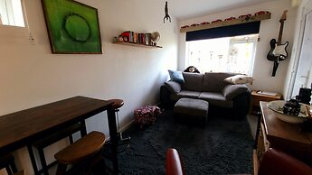 Charming 1-bed Maisonette With Mountain View