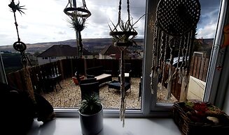 Charming 1-bed Maisonette With Mountain View