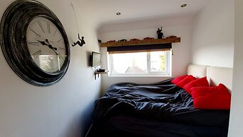 Charming 1-bed Maisonette With Mountain View