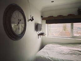 Charming 1-bed Maisonette With Mountain View