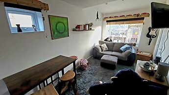 Charming 1-bed Maisonette With Mountain View