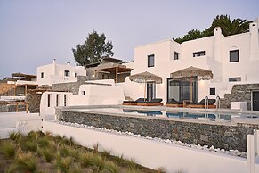 Hill Club Naxos