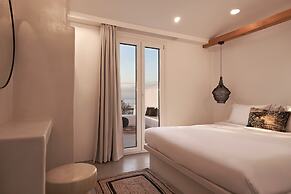 Hill Club Naxos