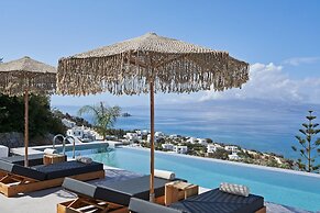 Hill Club Naxos