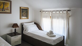 Viale Hambury 51