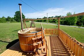 Chalet Markoci With Hot Tub