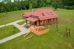 Chalet Markoci With Hot Tub