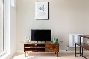 Deluxe 2 Bed Flat with Balcony in Hackney