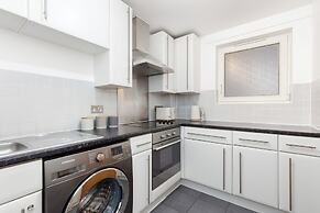 Deluxe 2 Bed Flat with Balcony in Hackney