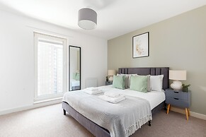 Deluxe 2 Bed Flat with Balcony in Hackney