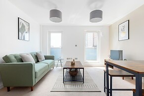 Deluxe 2 Bed Flat with Balcony in Hackney