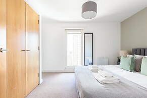 Deluxe 2 Bed Flat with Balcony in Hackney