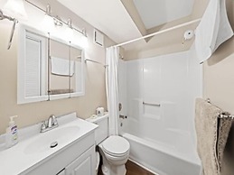 Island North 14c - 2nd Row Stunner! Relax In Comfort After Your Days I