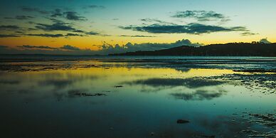 Driftwood Beach House with Spa Pool