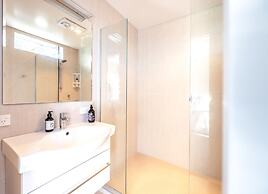 Driftwood Beach House with Spa Pool