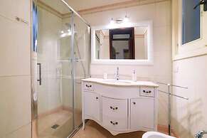 Holiday Home Sleeps 6 in the Historic Center of Le