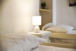 Holiday Home Sleeps 6 in the Historic Center of Le